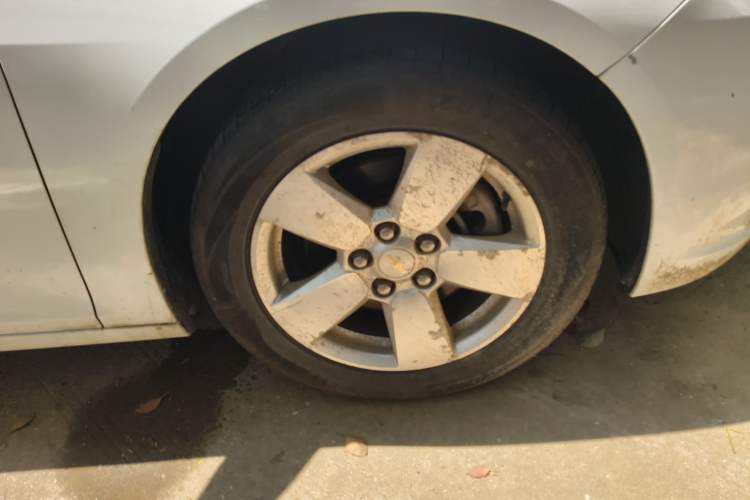 Used Chevrolet Malibu 2013 1.6T Automatic Comfort Edition Right Front Wheel Hub