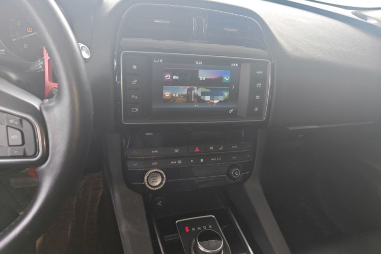 Used Jaguar F-PACE 2016 2.0T Two-Wheel Drive Urban Luxury Edition Audio And AC Panel