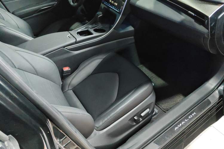 Used Toyota Avalon 2019 2.0L XLE Premium Edition China VI
