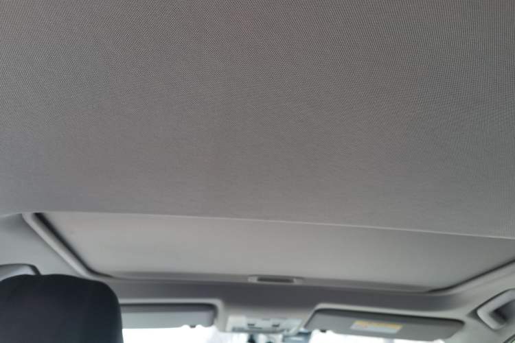 Used Toyota RAV4 2019 2.0L CVT Two-Wheel Drive Luxury Version China VI Standard Headliner