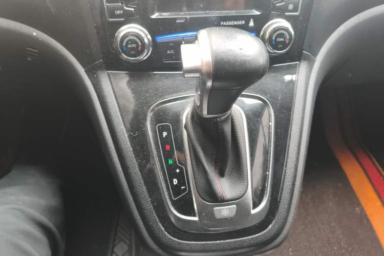 Used Haval H6 2016 Upgraded Model 1.5T Automatic Two-Wheel Drive Elite Version Gear Lever