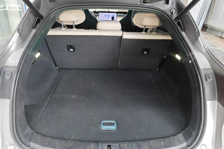 Used Xiaomi Auto YU7 2025 Ultra-Long Range High-Performance All-Wheel-Drive Max Edition Trunk
