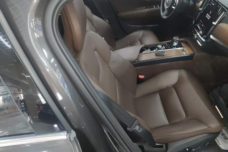 Used Volvo S90 2024 B5 Zhiyi Luxury Edition
