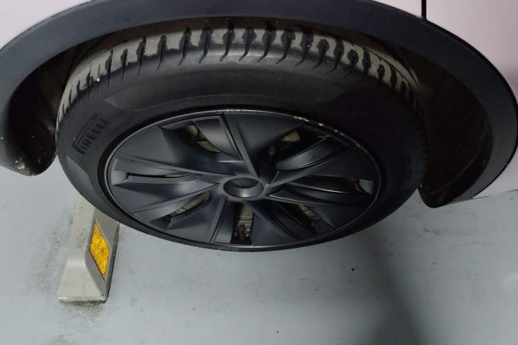 Used Tesla Model Y 2023 Long-Range All-Wheel-Drive Version