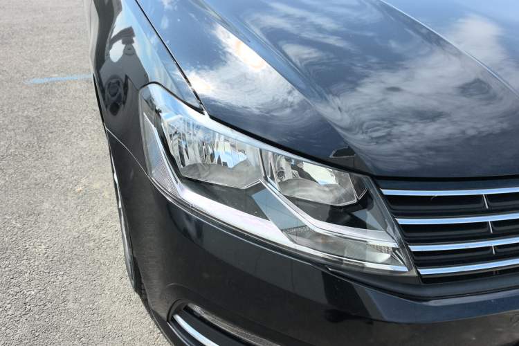 Used Volkswagen Lavida 2015 1.6L Manual Comfort Edition Right Front Headlight