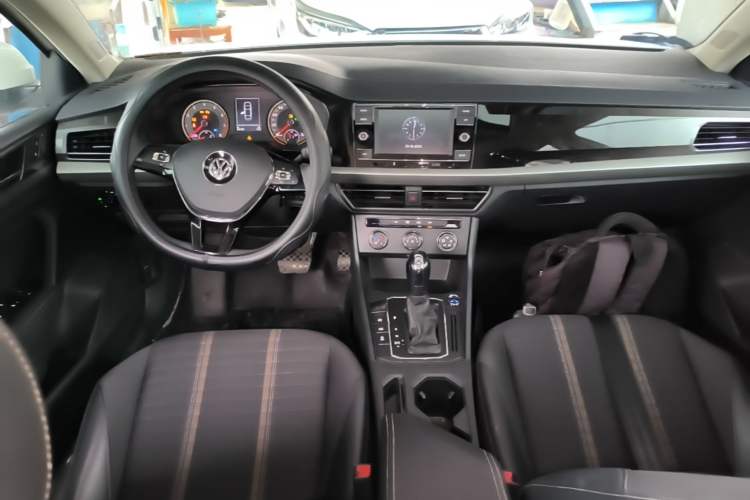 Used Volkswagen Lavida 2019 1.5L Automatic Vision Edition China VI Standard Center Console