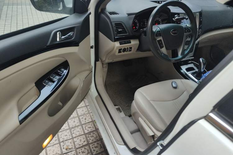 Used BYD e5 2018 450 Smart Connect Deluxe Edition