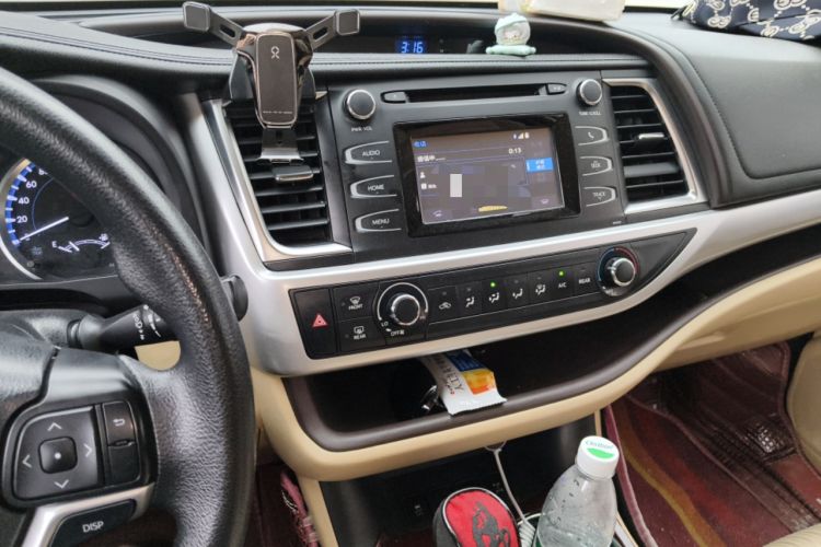 Used Toyota Highlander 2018 2.0T Four-Wheel Drive Elite Edition 7 Seats China VI Standard Audio And AC Panel