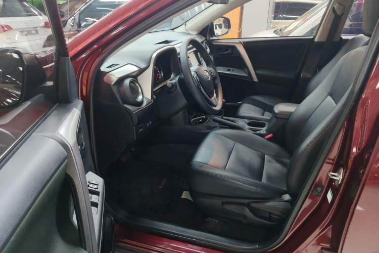 Used Toyota RAV4 2019 2.0L CVT Two-Wheel Drive Fashion X Limited Edition China VI Standard