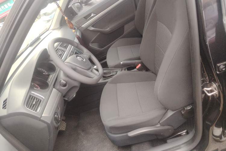 Used Volkswagen Lavida 2015 1.6L Automatic Fashion Edition Left Front Seat