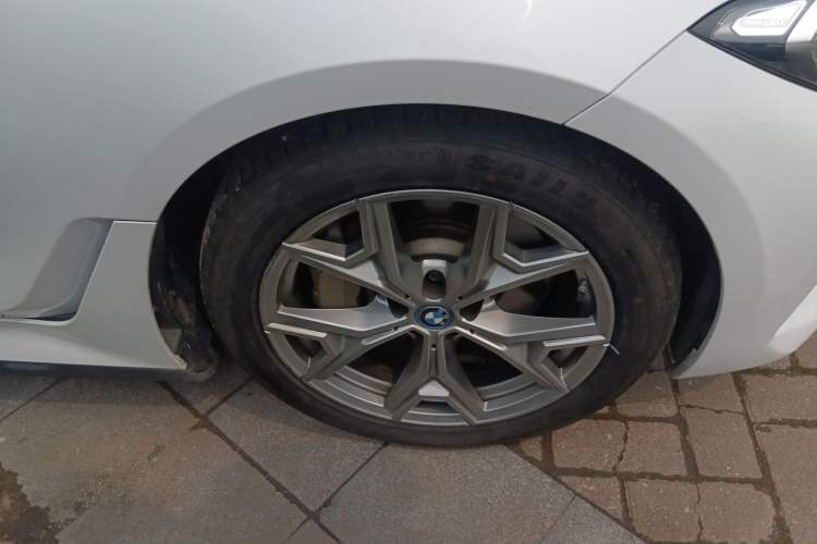 Used BMW i3 2022 eDrive 35 L Right Front Wheel Hub