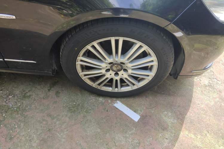 Used Mercedes-Benz E-Class 2010 E 260 L CGI Elegant Model Right Front Wheel Hub