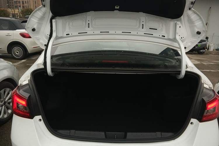 Used Chery Arrizo 5 2024 Edition People's Benefit Version 1.5L CVT Fashion Model Trunk