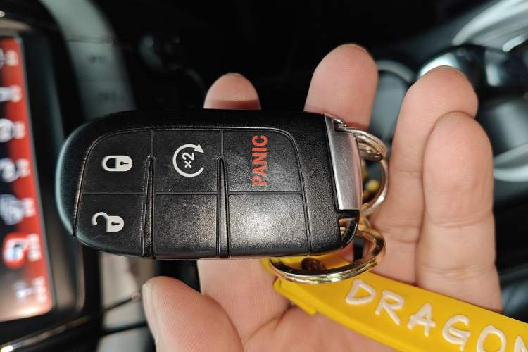 Used Dodge Journey 2013 2.4L Two-Wheel Drive Luxury Version