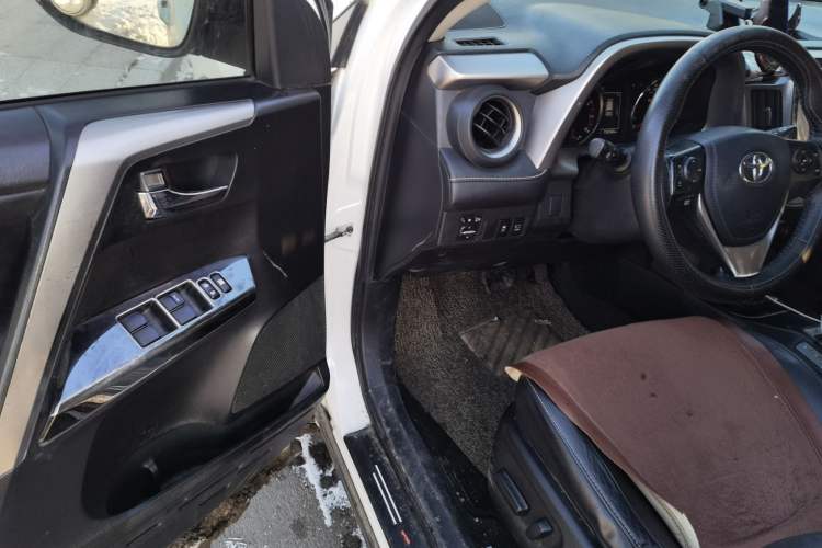 Used Toyota RAV4 2016 2.0L CVT 4x4 New Edition China V Standard