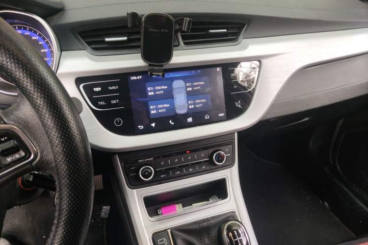 Used Geely Auto Vision 2019 Upgraded Model 1.5L Manual Luxury Version China VI Standard