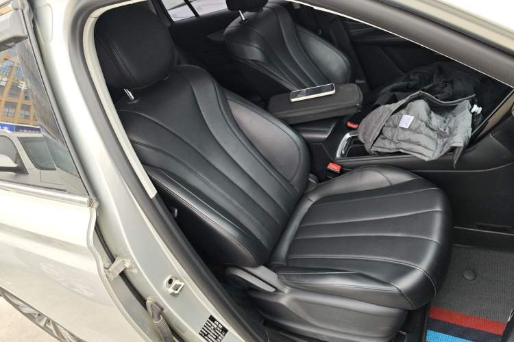 Used Roewe RX5 MAX 2019 300TGI Manual 4G Connect Luxury Edition Right Front Seat