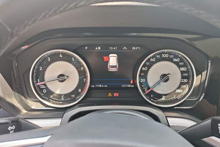 Used Volkswagen Touareg  Instrument Cluster