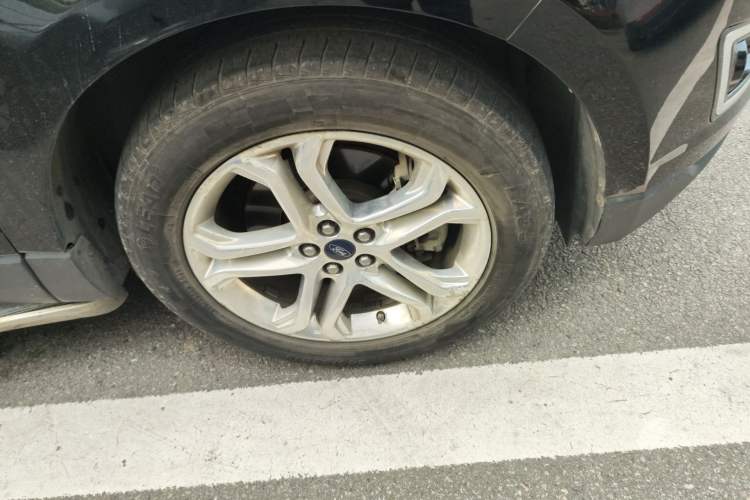 Used Ford Edge 2016 EcoBoost 245 Four-Wheel Drive Titanium Edition 7-Seater Right Front Wheel Hub