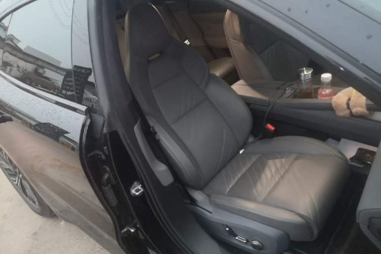 Used Zeekr 001 2024 WE Edition 95 kWh All-Wheel Drive Right Front Seat