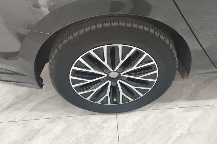 Used Volkswagen Sagitar 2021 200TSI DSG Comfort Connect Edition Right Rear Wheel Hub