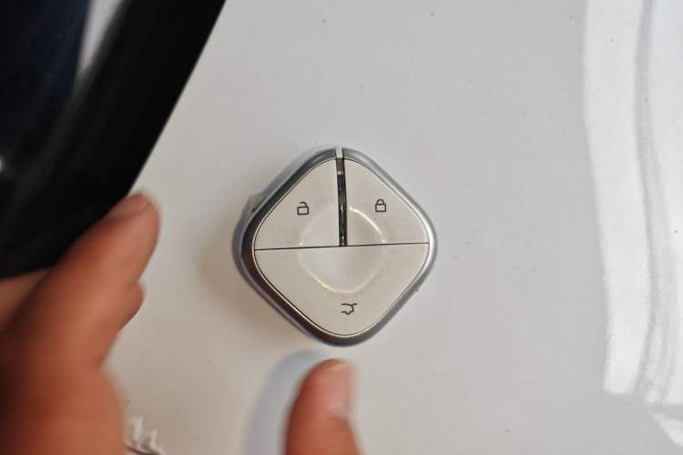 Used Wuling Hongguang MINIEV 2025 Four-Door Version Zhenxiang+ Edition Interior 1