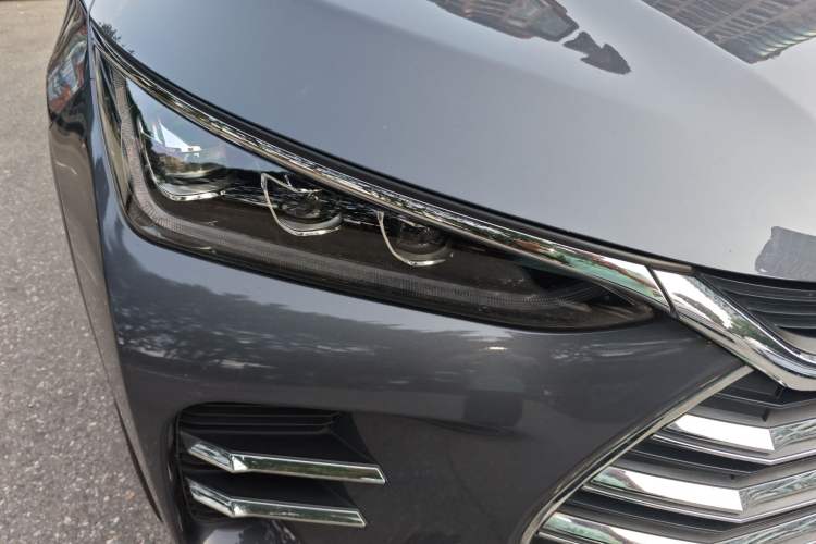 Used BYD Tang New Energy 2018 DM 2.0T All-Wheel Drive Smart Connectivity Luxury Model 7 Seats China V Emission Standard
