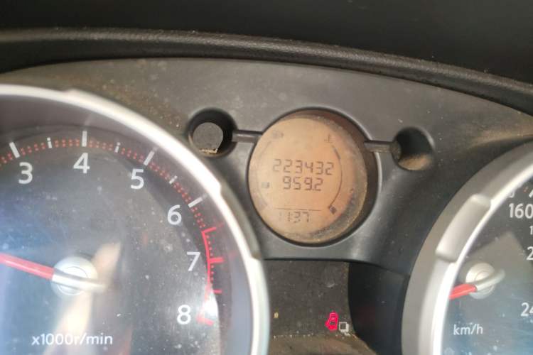 Used Nissan Qashqai 2008 16G Style 5MT 2WD Odometer Close Up