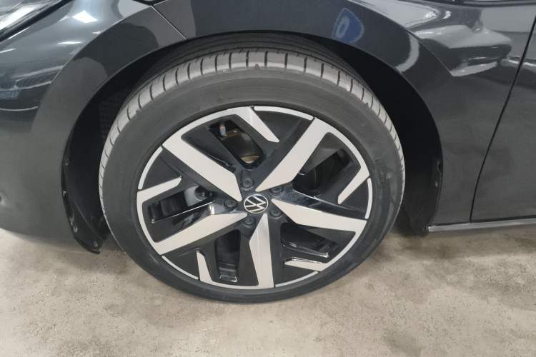 Used Volkswagen Lamando 2023 Lavida L 280TSI DSG Cool & Spicy Edition Left Front Wheel Hub