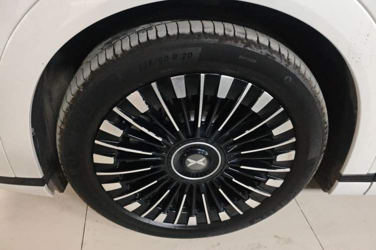 Used XPeng X9 2025 740 Ultra-Long Range Max Left Front Wheel Hub