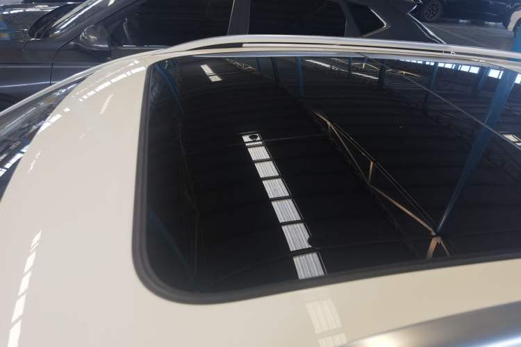 Used Volkswagen T-ROC 2019 230TSI DSG Two-Wheel-Drive Advanced Version China VI Standard Roof