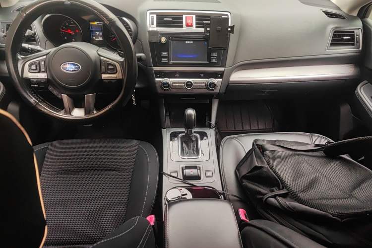 Used Subaru Outback 2015 2.5i Classic Edition Center Console