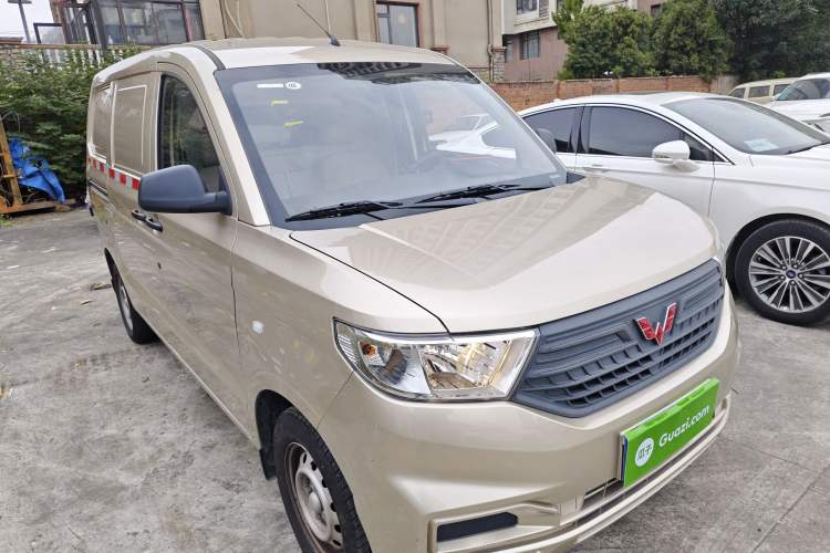 Used Wuling Hongguang V 2022 1.5L Jingqu Edition Enclosed-Window Vehicle with Hydraulic Power Steering LAR