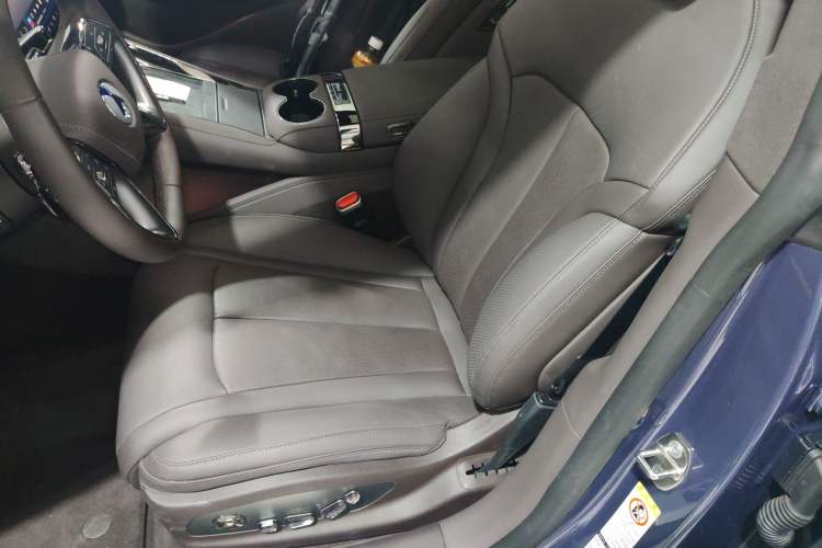 Used Denza Z9 2024 1100 km All-Wheel-Drive Ultra Version
