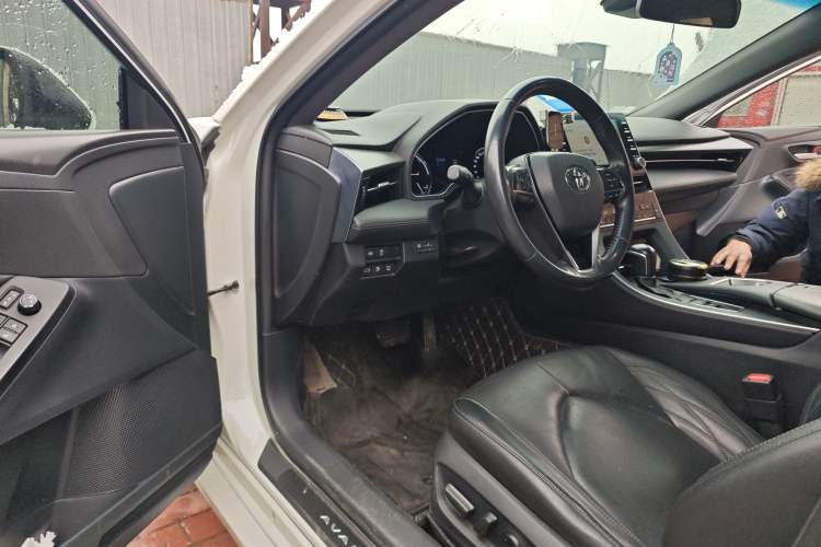 Used Toyota Avalon 2019 Dual-Engine 2.5L XLE Prestige Version China VI Standard