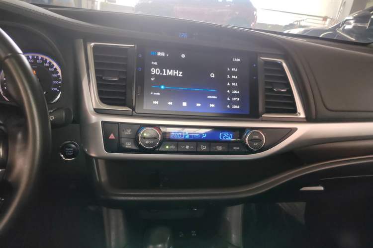 Used Toyota Highlander 2018 2.0T Four-Wheel Drive Prestige Version 7 Seats China VI Standard Audio And AC Panel