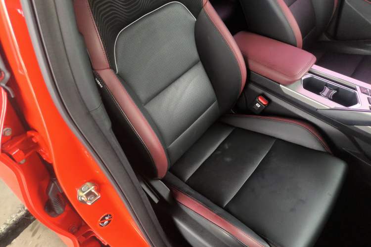 Used Geely Auto Coolray 2019 Sport Model 260T DCT Battle China V Standard Right Front Seat