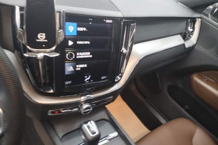 Used Volvo XC60 2021 T5 4x4 Smart Luxury Edition Audio And AC Panel