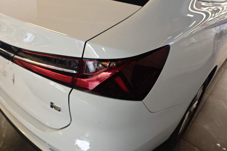 Used Roewe i5 2023 1.5L Manual Comfort Edition Right Rear Taillight