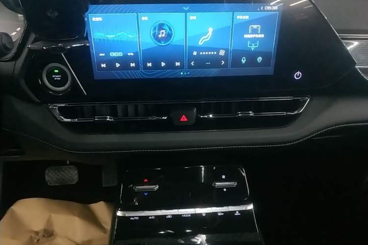 Used Wuling Victory 2020 1.5T CVT Flagship Edition Audio And AC Panel