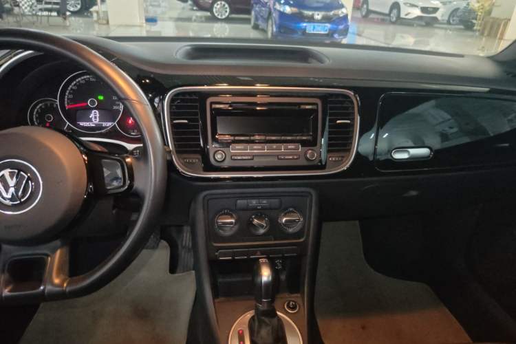 Used Volkswagen Beetle 2015 180TSI model
