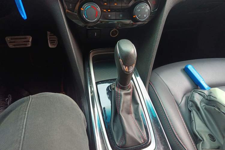 Used Chevrolet Monza 2020 Light Hybrid RS 330T Automatic Comfort Edition Gear Lever