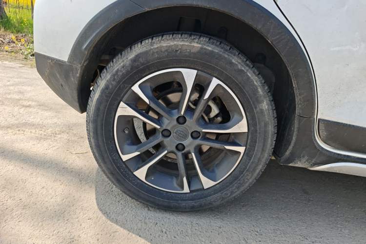 Used Geely Auto Vision X3 2019 Upgraded Model 1.5L Manual Luxury Version