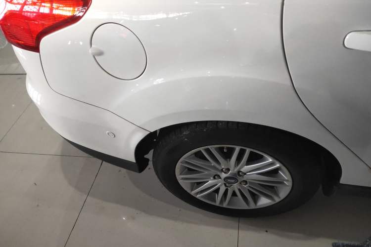 Used Ford Focus 2015 Sedan EcoBoost 180 Automatic Flagship Model