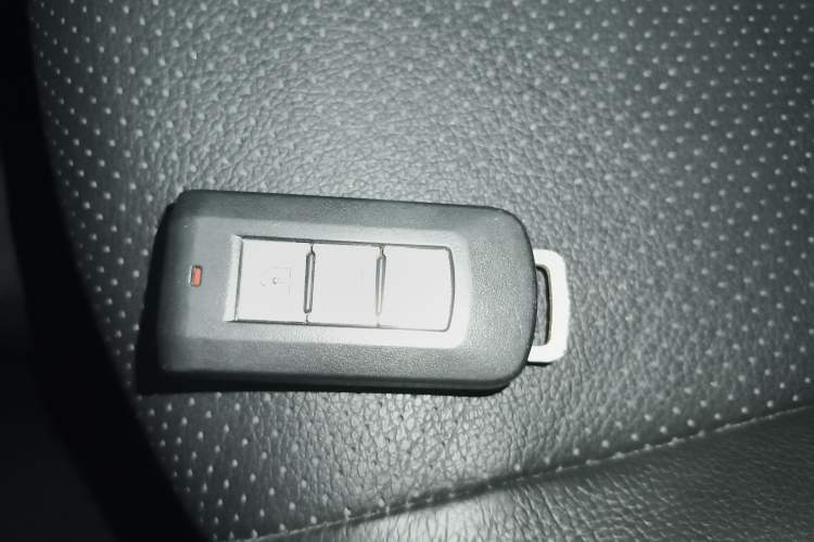 Used Mitsubishi Outlander 2017 2.0L Two-Wheel Drive Glory Edition 5 Seats