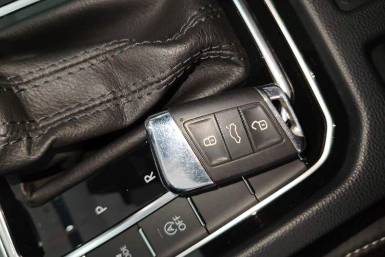 Used Volkswagen FAW-Volkswagen CC 2020 330TSI Glamour Edition China VI Standard Vehicle Key