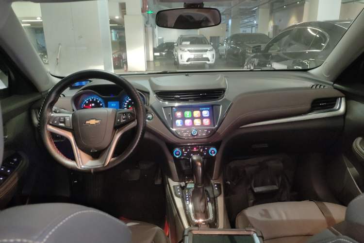 Used Chevrolet Malibu 2018 530T Automatic Luxury Edition Center Console