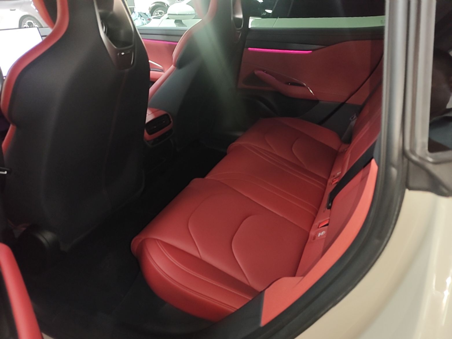 Xiaomi Auto SU7 2024 Four-Wheel Drive Ultra-Long Range Advanced Intelligent Driving Max Edition — снимка 20