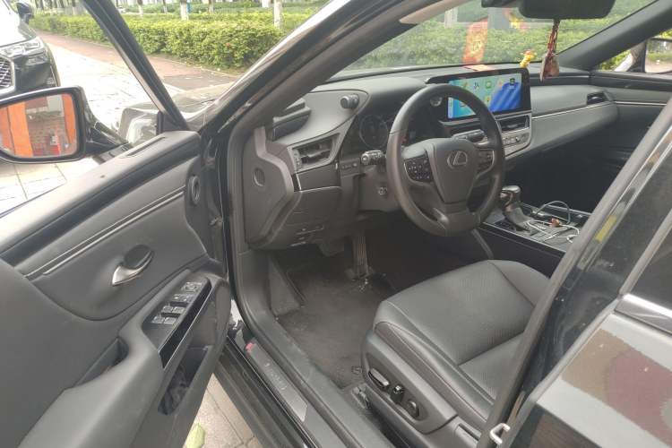 Used Lexus ES 2022 200 Excellence Edition Driver Seat