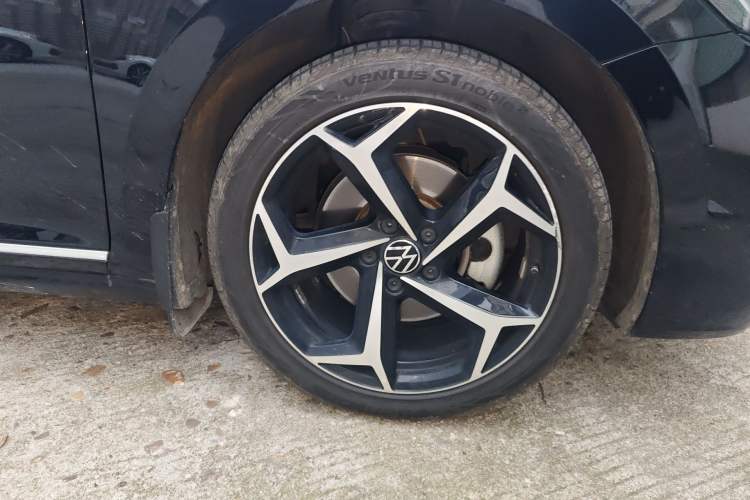 Used Volkswagen Passat 2023 Revised 330TSI Starry Elite Edition Right Front Wheel Hub